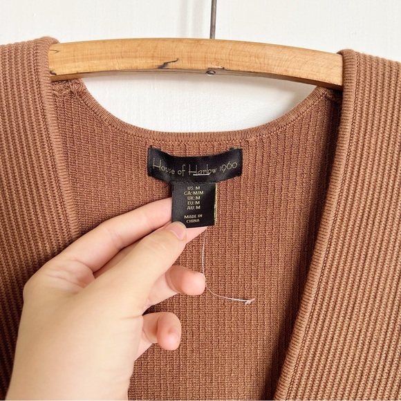 House of Harlow 1960 • Luxe Essentials Sleeveless V Neck Ribbed Mini Dress brown - Picture 4 of 8